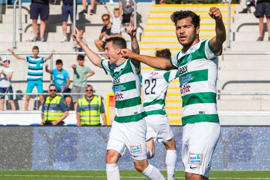 Västerås Filip Tronet och Karwan Safari jublar