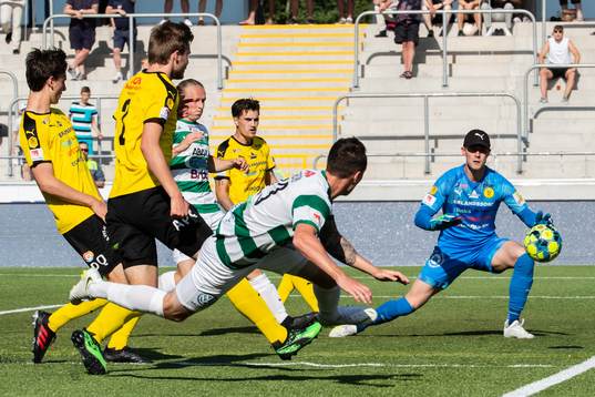 Västerås Filip Tronet mot Frejs målvakt Jonas Olsson