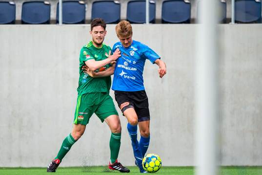Dalkurds Robin Tranberg och Halmstads Erik Ahlstrand