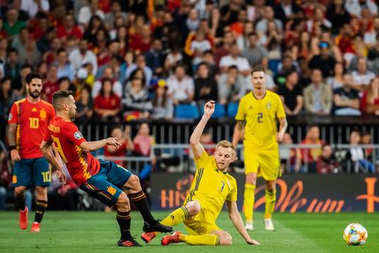 Jordi Alba of Spain and Sebastian Larsson of Sweden