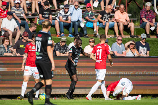 Västerås Ravy Tsouka Dozi och Degerfors Erik Lindell