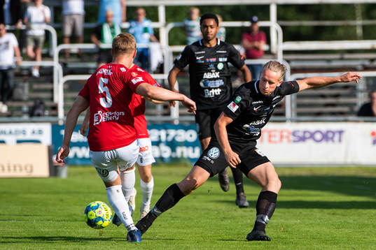 Degerfors Oliver Ekroth och Västerås Douglas Karlberg i