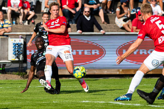 Västerås Ravy Tsouka Dozi och Degerfors Erik Lindell