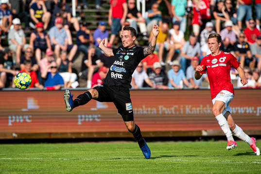 Västerås Filip Tronet och Degerfors Erik Lindell