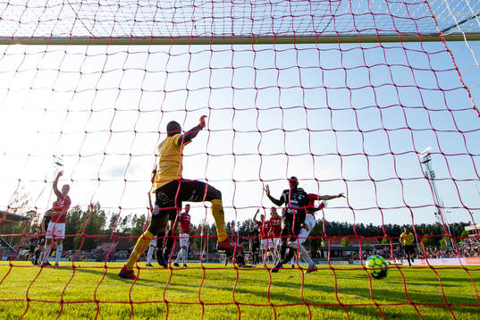 Västerås Ravy Tsouka Dozi jublar och gör 2-2