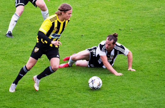 IFK Hässleholms Isaak Holmberg i matchen i division 2 mellan IFK Hässleholm och Bromölla i Hässleholm 15 juni 2019.  