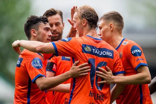 Niklas Castro and Jørgen Hatlehol celebrate after the 1-2 goal