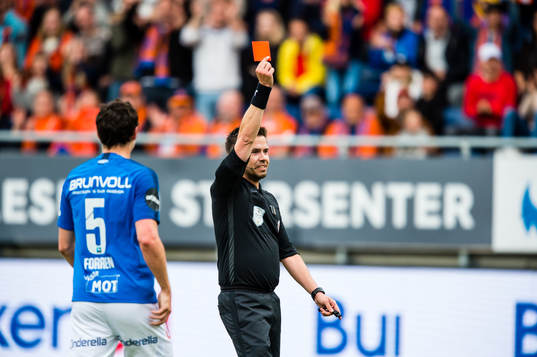 Lunan Ruben Gabrielsen of Molde gets a red card by Tom Harald Hagen, referee,
