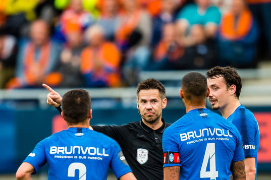Lunan Ruben Gabrielsen of Molde gets a red card by Tom Harald Hagen, referee,