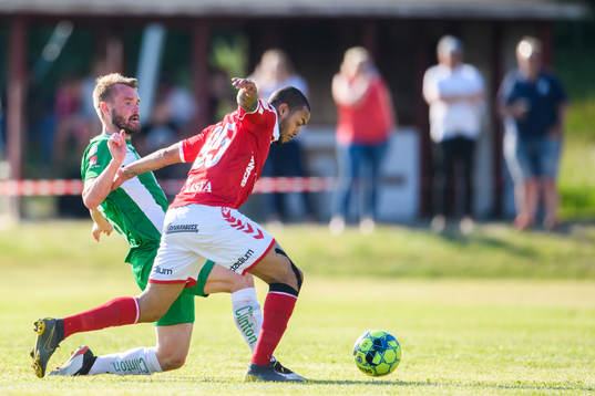 Hammarbys Mads Fenger Nielsen och Kalmars Emaxwell Souza de