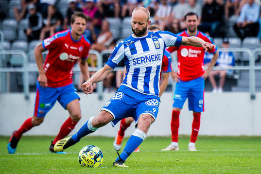 IFK Göteborgs Robin Söder skjuter straff