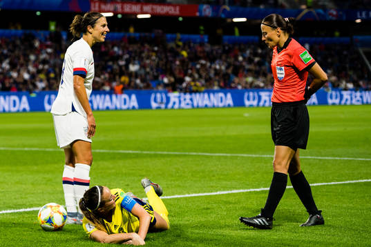 Abigail Dahlkemper of USA and Kosovare Asllani of Sweden