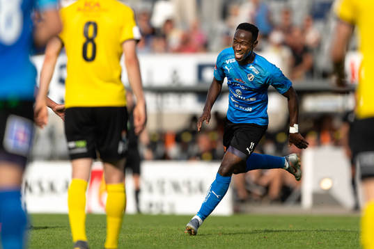 Halmstads Sadat Karim jublar efter 2-0