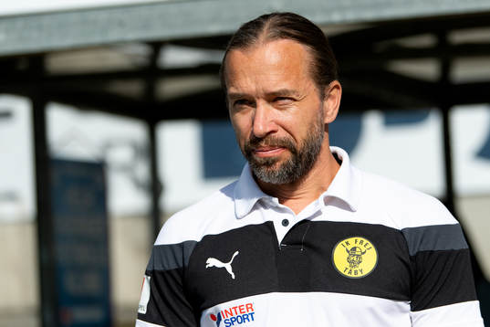 Frejs tränare Lukas Syberyjski före fotbollsmatchen i