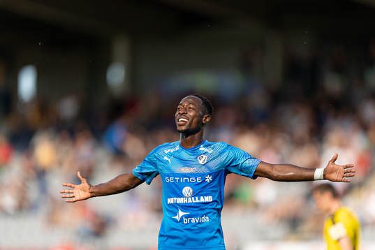 Halmstads Sadat Karim jublar efter 2-0