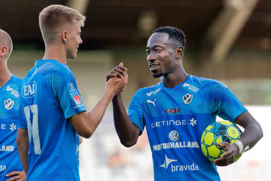 Halmstads Sadat Karim jublar med Erik Ahlstrand