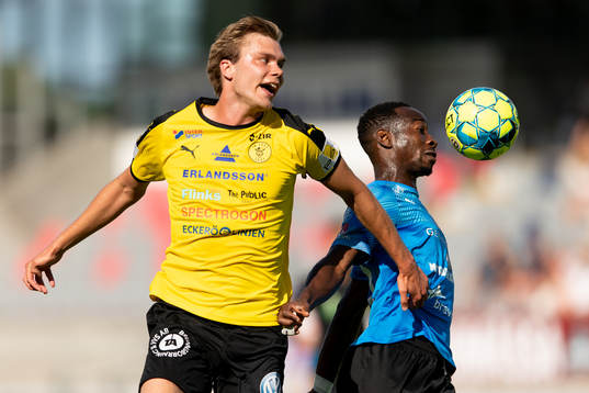 Frejs Marcus Degerlund och Halmstads Sadat Karim