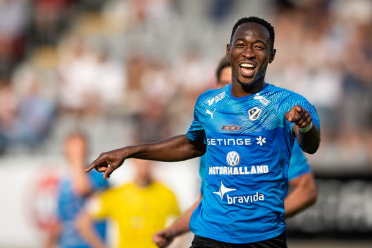 Halmstads Sadat Karim jublar efter 2-0