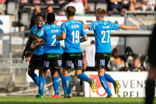 Halmstads Sadat Karim jublar med lagkamrater efter 3-0