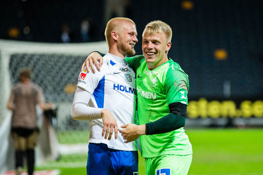 IFK Norrköpings Kalle Holmberg och målvakt Isak