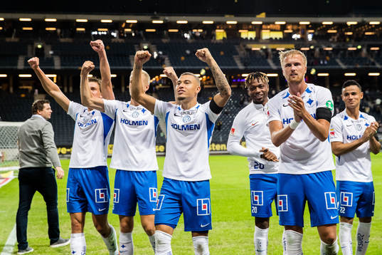 IFK Norrköpings Kasper Larsen jublar med lagkamrater