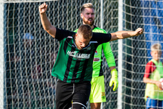 Högaborgs Emil Nilsson jublar