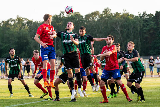 Nickduell mellan Höganäs Niklas Hansen och Högaborgs Arton Jashari