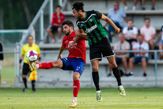 Höganäs Radwan Shaker och Högaborgs Stanley Batres Prado