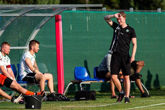 Högaborgs tränare Kristoffer Schönbeck reagerar
