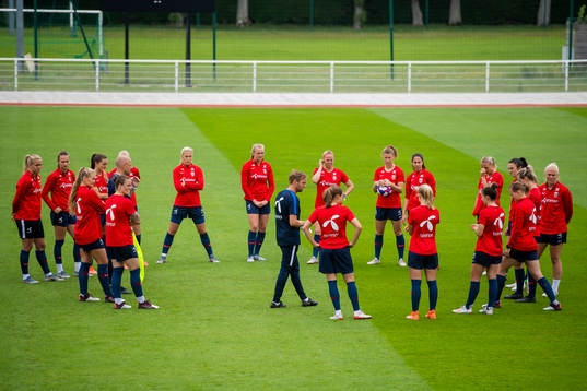 Elise Hove Thorsnes, Caroline Graham Hansen, Lisa-Marie