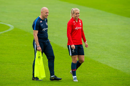 Anders Jacobson, assistant coach of Norway, and Elise Hove