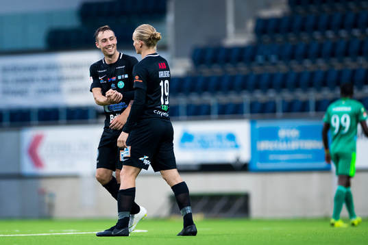 Västerås Filip Tronet jublar med Douglas Karlberg