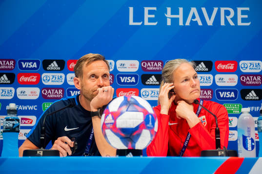 Martin Sjögren, head coach of Norway, and goalkeeper