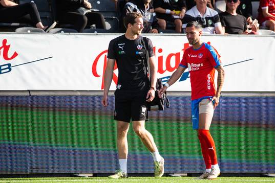 Helsingborgs David Boysen lämnar planen