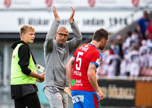  Helsingborgs tränare Henrik Larsson jublar