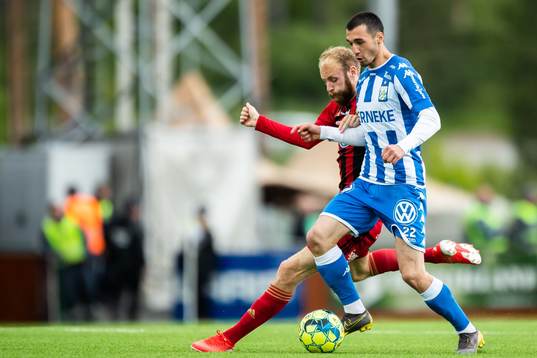 Östersunds Curtis Edwards och IFK Göteborgs Giorgi
