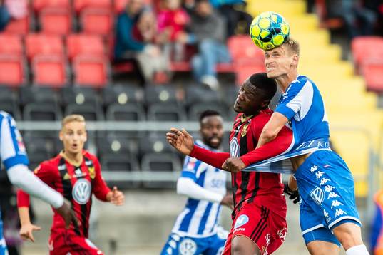 Östersunds Alhaji Gero och IFK Göteborgs Carl Starfelt