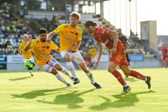 Elfsborgs Pawel Cibicki och Falkenbergs Karl Söderström