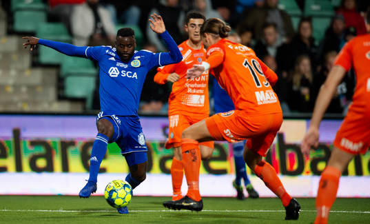 Sundsvalls Maic Sema och AFC Eskilstunas Felix Michel Melki