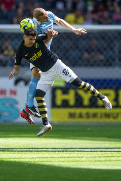 s Tarik Elyounoussi och Malmö FFs Franz Brorsson