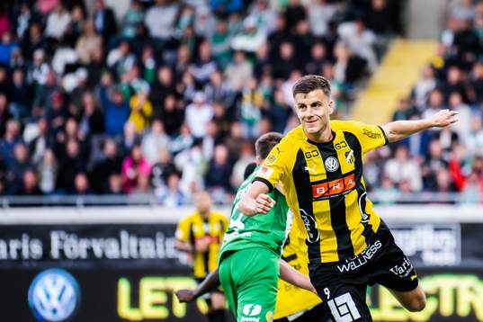 Häckens Alexander Jeremejeff jublar