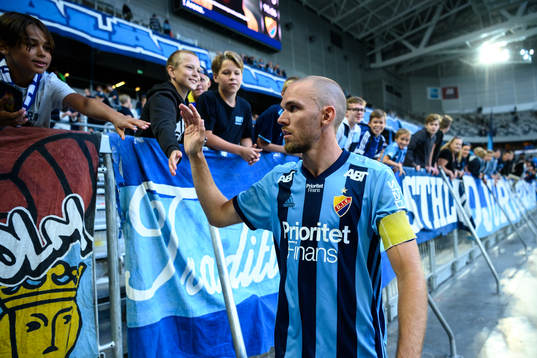 Djurgårdens Marcus Danielson tackar publiken