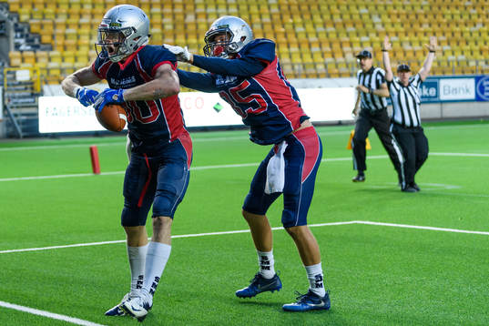 Stockholm Mean Machines Pär Lindelöf och Hans von Wachsman jublar efter touchdown