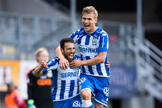 IFK Göteborgs André Calisir och Carl Starfelt jublar  efter att Calisir gjort 2-0