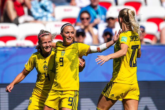 Hanna Glas, Kosovare Asllani and Sofia Jakobsson of Sweden