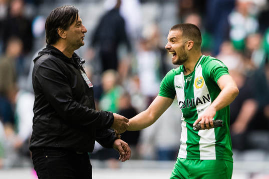 Hammarbys Vladimir Rodic jublar tillsammans med en