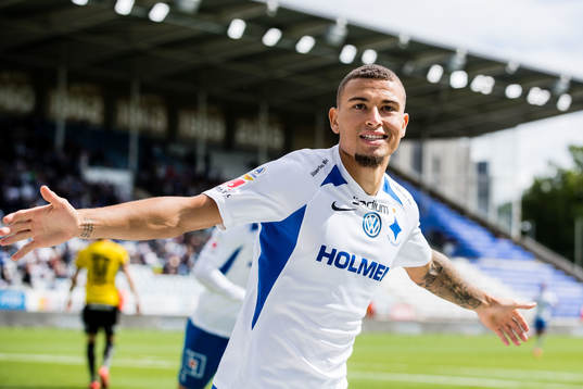 IFK Norrköpings Jordan Larsson jublar