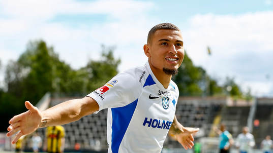 IFK Norrköpings Jordan Larsson jublar