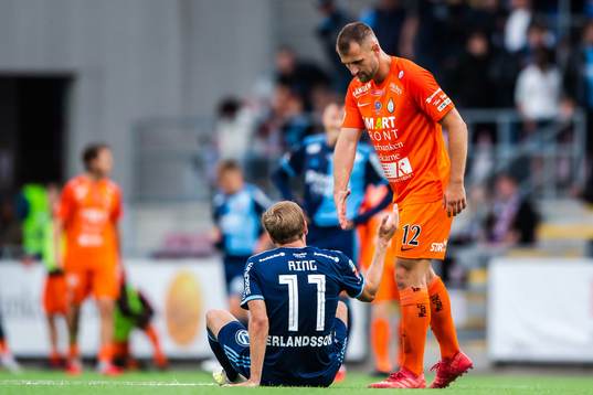 AFC Eskilstunas Mehmed Dresevic och Djurgårdens Jonathan