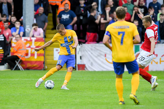 Simon Thern of IFK Norrköping scores 0-1